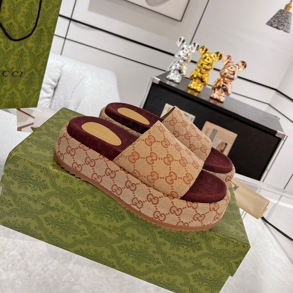 GUCCI Monogram Angelina Platform Sandals Slides - Picture 1 of 9